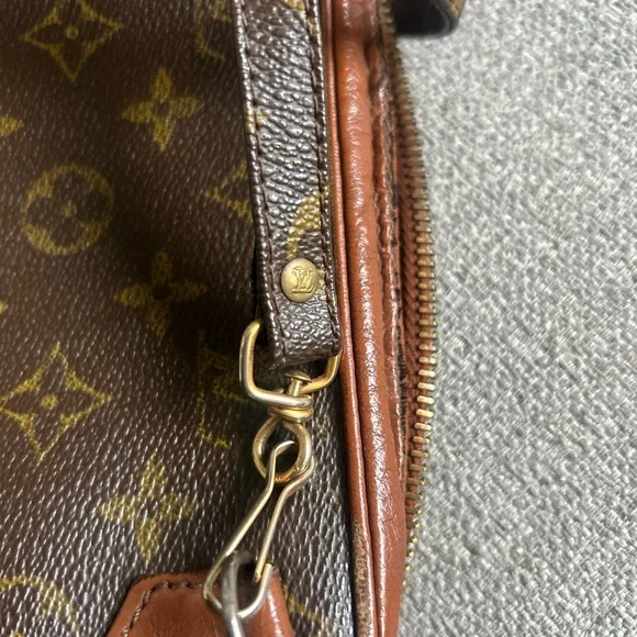 Louis Vuitton vintage Marly crossbody camera bag. - Picture 6 of 7